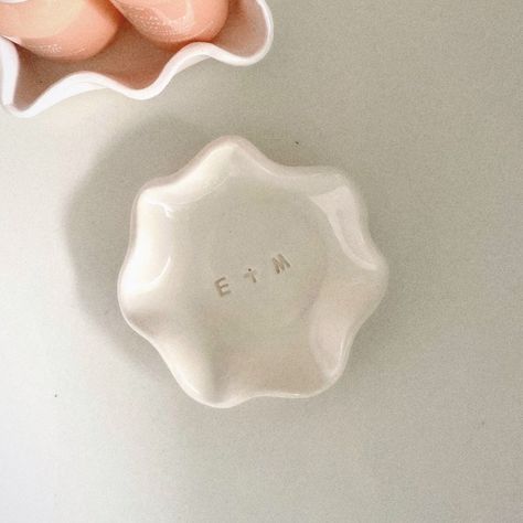 Looking for a personalized engagement gift for her? This unique wedding gift idea features a ring dish jewellery organiser, perfect as a jewellery ring dish holder for her friend.A beautifully unique personalised gift for your best friend - a keepsake for your best friend to organise their rings in a personalised ring dish with a beautiful crisp white wavy finish to this ceramic dish.  These would make perfect Christmas or birthday gifts aswell and are the perfect addition to any dressing table Ceramic Wedding Ring Holder, Wedding Ceramics, Diy Ring Dish, Ring Holder Pottery, Clay Ring Holder, Gifts For Engagement, Customized Wedding Gifts, Unique Wedding Gift Ideas, Engagement Gift Baskets