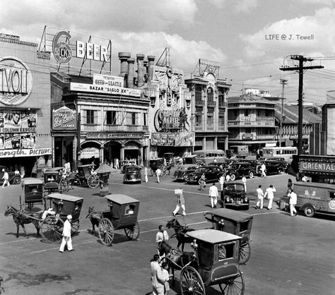 Santa Cruz Plaza in front of Santa Cruz Church, Manila, Philippines, before 1942 Vintage Philippines, New Manila, Philippine Holidays, Philippines Culture, Philippine Art, Bataan, Filipino Culture, Manila Philippines, Historical Events