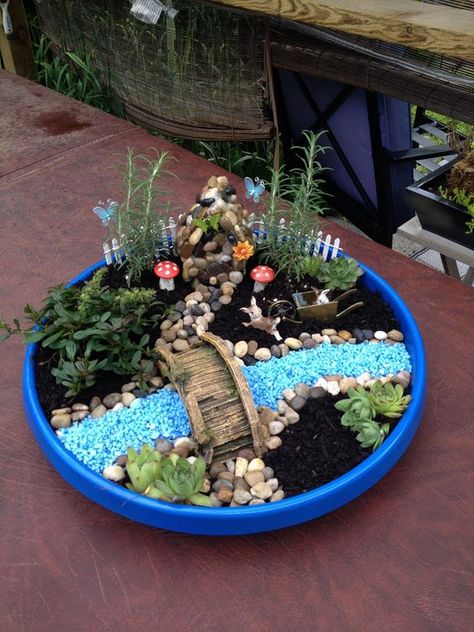 62 DIY Miniature Fairy Garden Ideas to Bring Magic Into Your Home Miniature Garden Design, Garden Ideas To Make, Diy Fairy Garden, Indoor Fairy Gardens, Fairy Garden Plants, Fairy Garden Designs, Fairy Garden Crafts, Succulent Garden Diy, Mini Fairy Garden