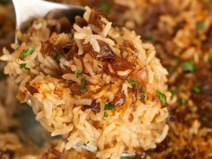 French Onion Soup Rice: The Ultimate Lazy Chef Hack That’ll Make You a Kitchen Legend! - NewsBreak French Onion Soup Rice, Onion Soup Rice, French Onion Rice, Vegetarian Bites, Couscous Dishes, Onion Rice, Soup Store, Simple Sides, Soup Rice