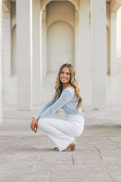 Outdoor Portrait Poses For Women, Senior Pictures Jumpsuit, Senior Picture Ideas In A Park, Senior Bleacher Pictures, Senior Portraits Idea, Poses On Rocks At The Beach, Cute Outfits Photoshoot, Female Senior Pictures Poses Outdoor, Senior Picture Outfits High Schools