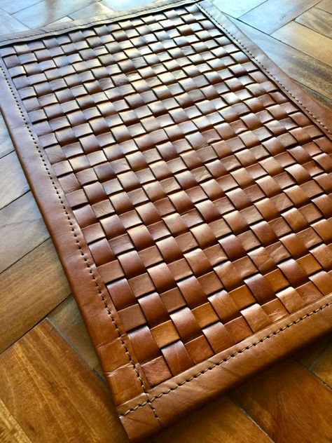 Woven Leather Rug Antique Guemes - Etsy Leather Rug Diy, Patchwork Cowhide Rug, Diy Leather Projects, Leather Diy Crafts, Leather Scraps, Leather Rug, Leather Pillow, Leather Decor, Leather Art