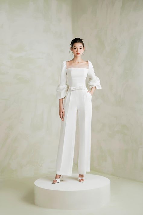 All White Semi Formal Outfit Women, White Semi Formal Outfit, Semi Formal Outfit, Semi Formal Outfits, Briefcase Women, Semi Casual, Model Outfits, Classy Casual, Basic Dress