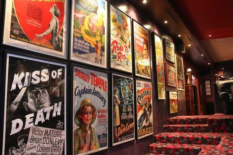 Movie Posters Display, Classic Movie Theater Interior, Movie Poster Hallway, Theatre Room Decor Ideas, Basement Movie Poster Decor, Vintage Movie Theater Interior, Framed Movie Posters On Wall, Vintage Home Theater, Movie Posters Aesthetic Wall