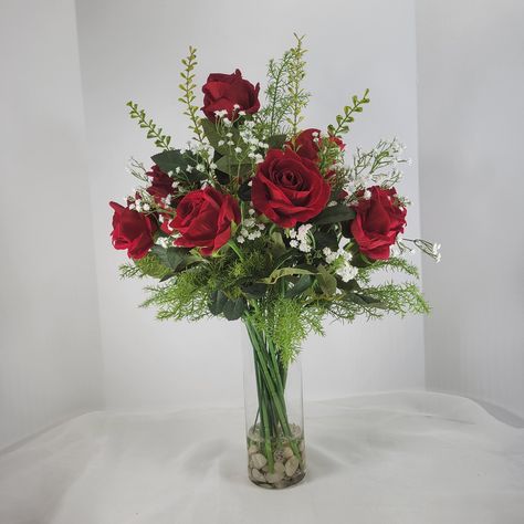 Dining Table Elegant, Dozen Red Roses Arrangement, Unique Red Rose Arrangement, Red Roses Arrangements Valentines, Red Roses Centerpieces, Red Flower Arrangements, Red Rose Arrangements, Glass Vases Centerpieces, Red Glass Flower Vase