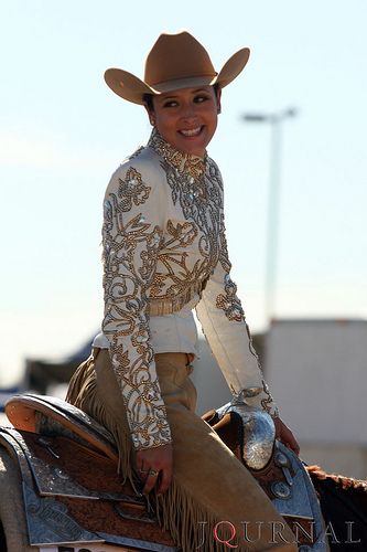 This gold western pleasure outfit is on point Western Pleasure Outfit, Showmanship Outfit, Horsemanship Shirt, Showmanship Jacket, Western Show Clothes, Western Pleasure Horses, Western Show Shirts, Horse Show Clothes, Wilde Westen