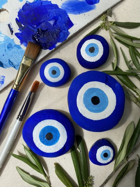 Fun Favors, Evil Eye Art, Diy Rock Art, Stone Art Painting, Painted Rocks Craft, Painted Rocks Diy, Rock Painting Ideas Easy, Rock Painting Patterns, Soyut Sanat Tabloları