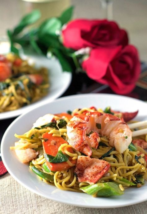 Lobster Noodles, Fried Lobster, Stir Fry Noodles, Fry Recipes, Lobster Recipes, Cuban Recipes, Perfect Pasta, Spicy Sauce, Stir Fry Recipes