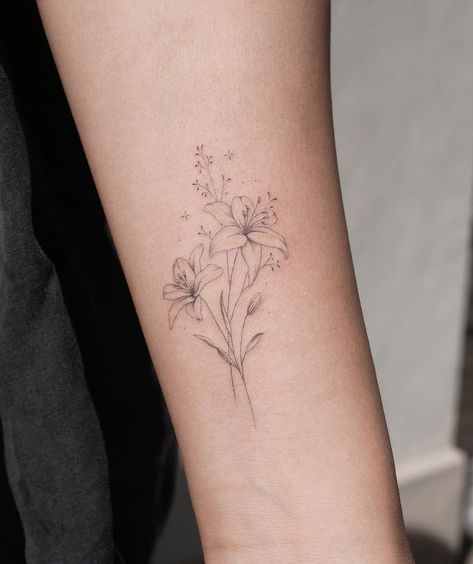 Butterfly Tattoos Neck, Cute Butterfly Tattoos, Small Lily Tattoo, Tattoos Neck, Water Lily Tattoos, Lillies Tattoo, Lily Tattoo Design, Lily Flower Tattoos, 4 Tattoo