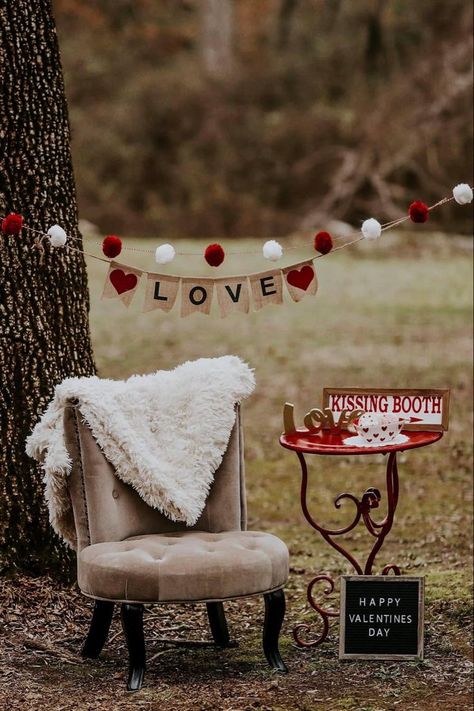 Family Valentines Photoshoot Ideas, Diy Valentine Backdrops Mini Sessions, Outdoors Valentines Photoshoot, Valentines Mini Photo Session, Valentines Mini Session Ideas Outdoor, Valentine Mini Photo Session Ideas, Valentine Backdrop Ideas Photo Sessions, Outside Valentines Day Photoshoot, Valentine’s Day Mini Session Ideas