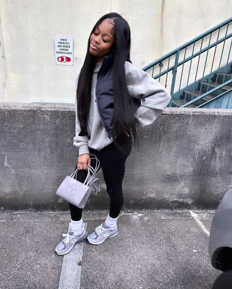 New Balance Grey Outfit, Outfits Black Women Fall, Outfits 2023 Trends, Outfits 2023 Fall, Fall Outfits Black, New Balance Grey, 2023 Fall Fashion, Fall Outfits Black Women, Aesthetic Fall Outfits