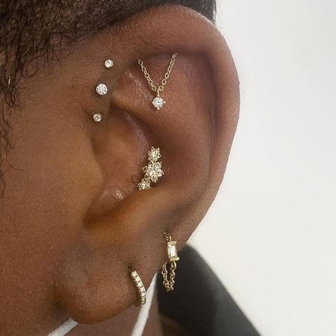 Ear Piercings Helix, Piercing Inspo, Helix Piercing Jewelry, Cool Ear Piercings, Pretty Ear Piercings, Maria Tash, Cool Piercings, Cute Ear Piercings, Cute Piercings