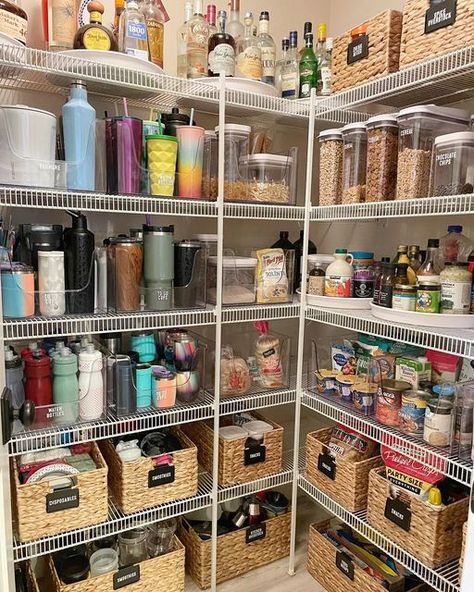 Wired Shelf Pantry Ideas, Wire Racks In Kitchen Storage Ideas, Walk In Pantry Wire Shelving, Wire Pantry Shelves Organization, Pantry Wire Shelving Ideas, Wired Pantry Organization, Wire Rack Pantry Organization Ideas, Pantry Organization Ideas Wire Shelving, Wire Rack Pantry Makeover