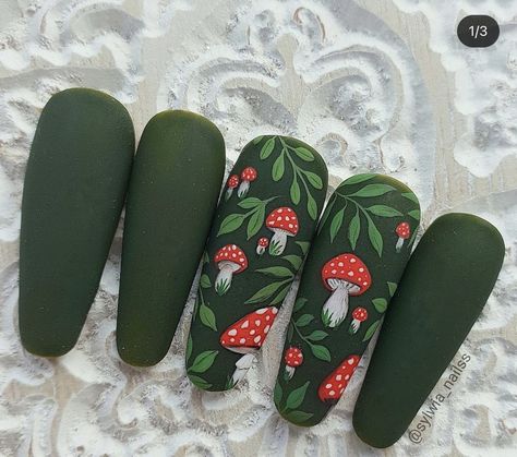 Nature Inspired Nails Green, Mushroom Themed Nails, Fall Nails Mushroom, Cottagecore Nail Ideas, Nails With Mushroom Design, Cottage Core Nails Acrylic, Forest Theme Nails, Floral Esthetics, Toadstool Nails