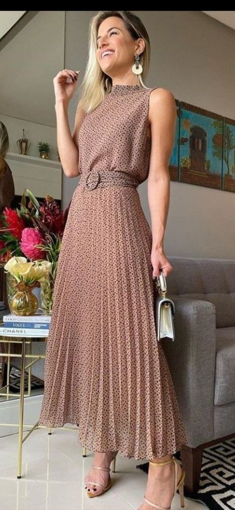 Pleats Fashion, Pleated Fashion, Elegant Outfit Classy, Mode Casual, Fashionista Clothes, Elegant Shirt, Maxi Dresses Casual, Elegant Outfit, Elegant Dress