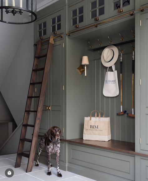 Stor Hall Inspiration, Boot Room Utility, Humphrey Munson, Laundry Ideas, Mudroom Entryway, Mudroom Laundry Room, Room London, Mudroom Design, Pooky Lighting