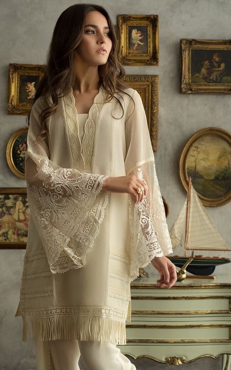 Pakistani Karachi Suits, Designer Suit Designs Indian Style, Karachi Pattern Dress, Lahori Pakistani Suit, Chiffon Suits Pakistani, Karachi Dresses Suits, White Eid Outfit Pakistani, White Pakistani Suit For Eid, Pakistani Suit Pant Design