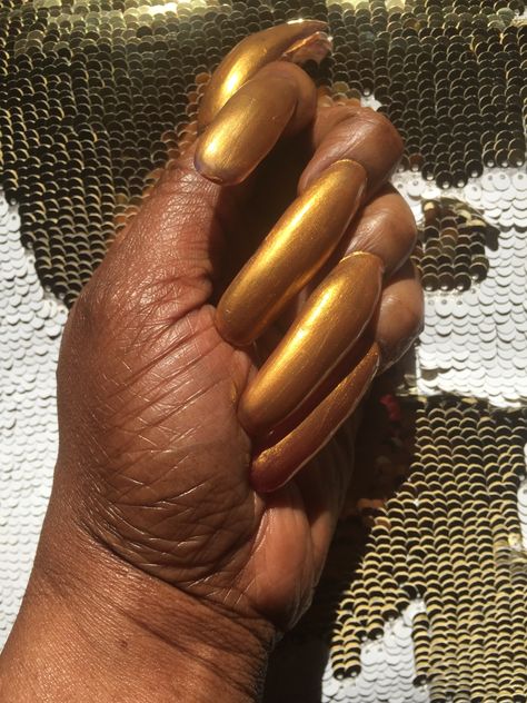 Long Nails Almond Design, Very Ugly Nails, Igly Nails, Almond Tips Nails, Basic Short Almond Nails, Cute Long Almond Nails, Coffin Acrylic Nails Brown, Sparkly Gold French Tip Nails, Aesthetic Gold Nails