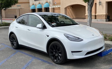 Tesla Model Y establishes this minimum spec for EVs going forward. New Model Car, Nicola Tesla, Tesla Roadster, Pimped Out Cars, Luxurious Cars, Tesla Car, Tesla Model Y, White Car, Super Luxury Cars