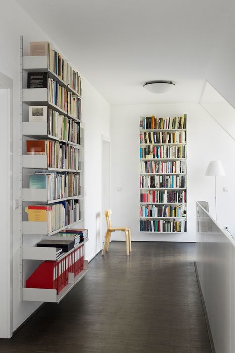 Why Modular Shelving Is the Best "Investment Furniture" - Architectural Digest Track Shelving, Dieter Rams, Modular Shelving, Modern Shelving, Book Shelves, Shelving Systems, Modular Furniture, Wall Mounted Shelves, Home Library