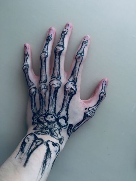 Bones Drawn On Your Hand, Female Skull Hand Tattoo, Skeleton Tattoos Hand, Alternative Hand Tattoo, Severed Hand Tattoo, Scelotin Hand Tattoo, Skull Hand Drawing On Hand, Skeloten Hand Tattoos, Bone Tattoo Hand