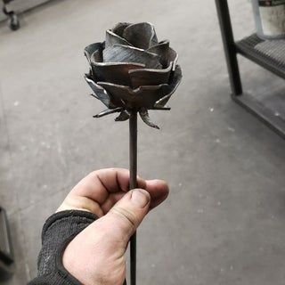 How to Make a Metal Rose : 5 Steps (with Pictures) - Instructables Diy Welding Projects, How To Make Metal, Cool Welding Projects, Metal Roses, Blacksmith Projects, Diy Welding, Welding Art Projects, Metal Working Projects, Metal Welding