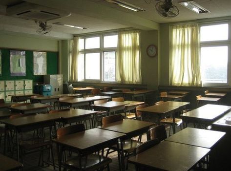 School Aesthetic Classroom, Aesthetic Classroom, Classroom Interior, Bg Design, School Interior, Dream School, Japanese School, School Aesthetic, Boarding School