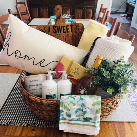 Housewarming Food Gift, Gift For New Home Owner Baskets, Good Housewarming Gifts Friends, Fall Closing Basket, Move In Baskets Housewarming Gifts, Diy Home Warming Gifts, House Basket Gift, House Warming Ideas Gift, Fun Housewarming Gifts