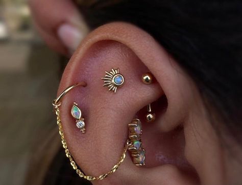 Ear Curation, Ear Peircings, Evry Jewels, Multiple Ear Piercing, Cool Ear Piercings, Pretty Ear Piercings, Cool Piercings, Cute Ear Piercings, Ear Piercings Cartilage