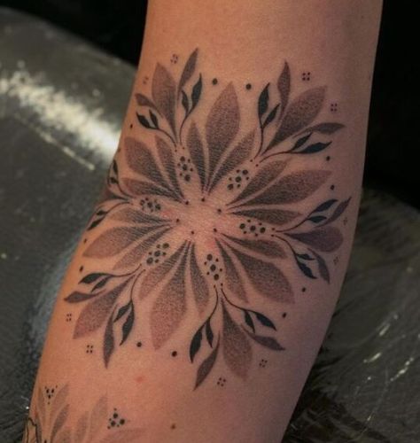 Dotwork Tattoo Mandala, Dot Work Mandala, Mandala Tattoo Designs, Mandela Tattoo, Mandala Flower Tattoos, Dot Tattoos, Muster Tattoos, Elbow Tattoos, Floral Tattoo Sleeve