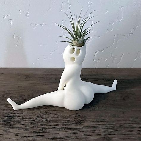 200 Aesthetic, Cheap Candle Holders, Halloween Bedroom Decor, Cheap Candles, Halloween Bedroom, Home Decor Sculptures, Halloween Decorations Indoor, Apartment Decor Inspiration, Air Plants