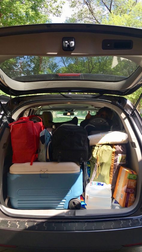 Road Trip: Family of Six Packed in a Mini Van Road Trip Mood Board, Family Roadtrip Aesthetic, Beach Road Trip Aesthetic, Family Road Trip Aesthetic, Road Trip Aesthetic Friends, Family Trip Aesthetic, Road Trip Backpack, Friend Road Trip, Car With Friends