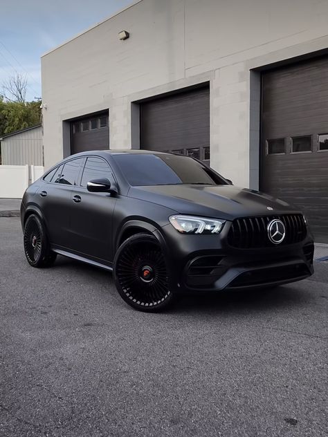 New Benz Car, Black Gle Mercedes, Mercedes 4matic, Outside Restaurant, Luxury Suv Cars, Mercedes Benz Gle Coupe, Black Suv, Benz Suv, Black Mercedes