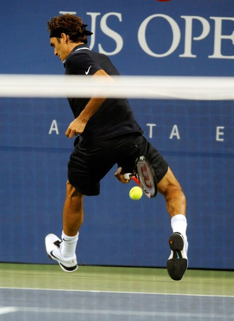 The legend of Roger Federer continues. In his first-round matchup last night at the US Open, Federer (for the second year in a row) made an incredible, bet. Federer Nadal, Sporting Legends, Arthur Ashe, Tennis Life, Tennis Legends, Tennis Tips, Professional Tennis Players, Best Shots, Star Struck