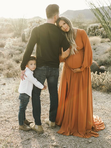 Maternity Photo Shoot Ideas For Fall, Maternity Pics Family Of 3, Family Photo Shoot Pregnant, Rustic Boho Maternity Photos, Family Maternity Photos Outfits, Outdoor Maternity Photo Outfits, Outside Family Maternity Pictures, Desert Maternity Shoot Couple, September Maternity Pictures Outfits