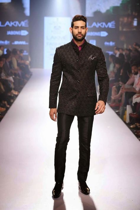 Raghavendra Rathore, Lakme Fashion Week 2015, Indian Male Model, Ethnic Wears, Boys Kurta Design, Indian Groom Wear, Blazer Outfits Men, Black Suit Men, Indian Men