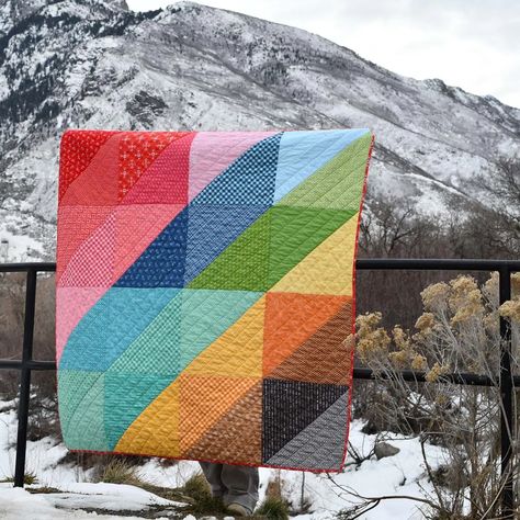 Half Square Triangle Quilts Pattern, Triangle Quilt Pattern, Beginning Quilting, Big Block Quilts, Solid Quilt, Half Square Triangle Quilts, Lori Holt, Free Motion Quilt Designs, Half Square Triangle