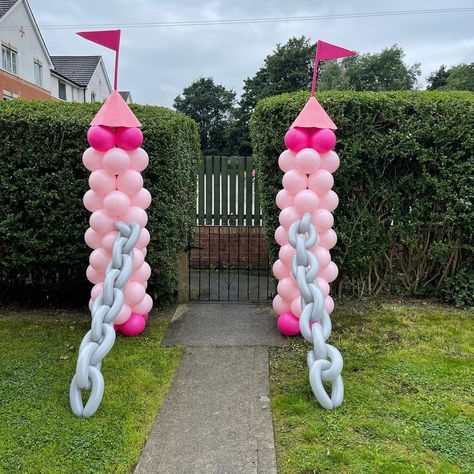 Disney Princess Balloon Columns, Princess Castle Balloons, Princess Balloon Arch, Castle Balloons, Princess Theme Party Decorations, Balloon Castle, Castle Entrance, Princess Balloons, Ali Grace