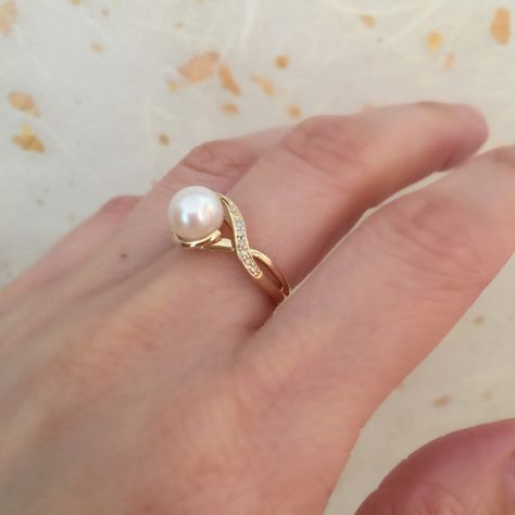 Pearl Engagement Rings, Pearl Ring Simple, Latest Gold Ring Designs, Pearl Ring Design, Stone Ring Design, Mens Ring Designs, Modern Gold Jewelry, Pearl Rings, Gold Pearl Ring