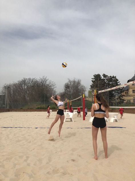 Beach Volleyball Outfit, Volleyball Outfit, Volleyball Gear, Playing Volleyball, Volleyball Inspiration, Play Volleyball, Beach Volley, Volleyball Pictures, Sports Aesthetic