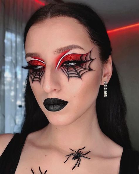 Spider makeup#makeup #makeuptips #makeuptutorials #makeup #maskcara #MakeupIdeas #beauty Spiderman Makeup, Beautiful Halloween Makeup, Spider Makeup, Creative Halloween Makeup, Halloweenský Makeup, Holloween Makeup, Makeup Creative, Drag Make-up, Creepy Halloween Makeup