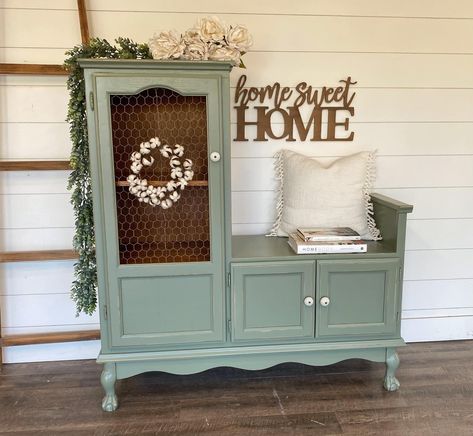 Old Entertainment Centers, Repurposed Decor, Upcycled Furniture Diy, Diy Furniture Renovation, Diy Entertainment Center, Furniture Rehab, Farmhouse Decor Living Room, Diy Home Furniture, Furniture Renovation