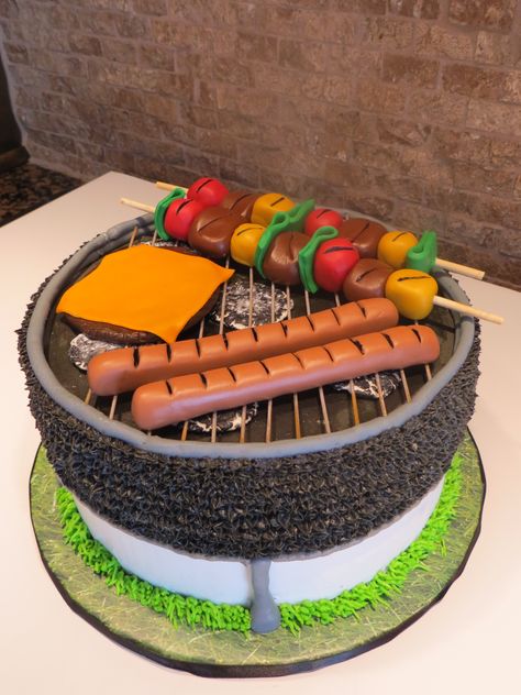 Grill - Grill cake using CC tutorial - thanks!  Buttercream, fondant food Bbq Cake, Mousse Au Chocolat Torte, Buttercream Fondant, Realistic Cakes, Cake Liner, Make Up Cake, Crazy Cakes, Specialty Cakes, Unique Cakes