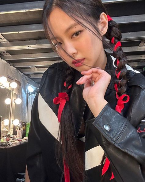 #blackpink #jennie #jenniekim #kpop #idol Jennie Bow Hair, Blackpink Concert, Front Braids, Two Braids, Ribbon Hairstyle, Jennie Kim Blackpink, Diy Beauty Hacks, Beauty Makeup Tips, Thank You For Coming