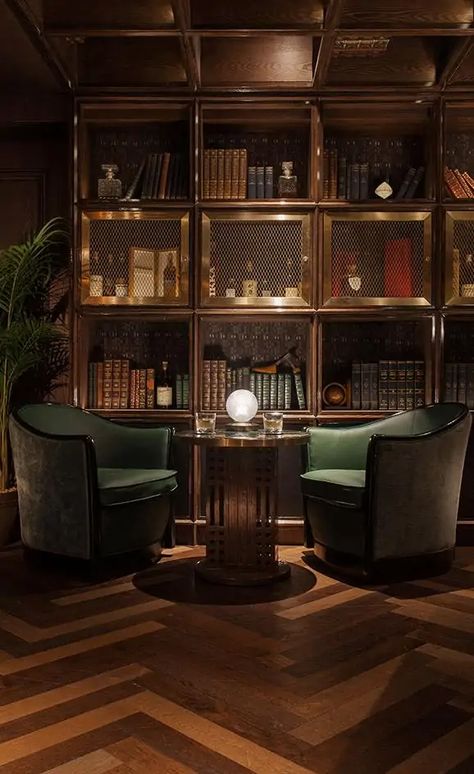 Zigarren Lounges, Bar Lounge Room, Speakeasy Decor, Library Bar, Whiskey Lounge, Whiskey Room, Office Lounge, Home Bar Designs, Chair Table