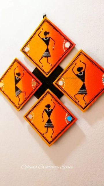 Art Room Decoration Ideas School, Warli Art Paintings On Wall Hanging, Drawing Ideas On Cardboard, Home Decoration Painting, Creative Art Painting, Beautiful Home Decor Ideas, Mirror Work On Cardboard, Warli Art Designs On Paper, Warli Art Wall Hanging