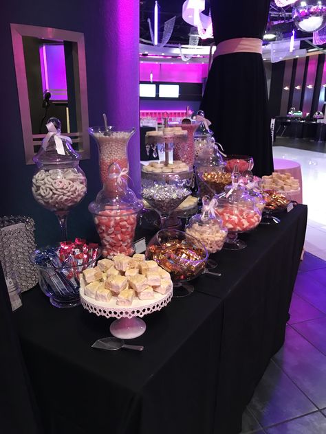 Sweet 16 Buffet Ideas, Candy Bar Ideas Sweet 16, Candy Table Sweet 16 Display, Sweet 16 Treats Table, Snack Table Ideas Party Wedding, Snacks For Sweet 16 Party, Food At Sweet 16, Sweet 16 Candy Table Ideas, Xv Snack Table