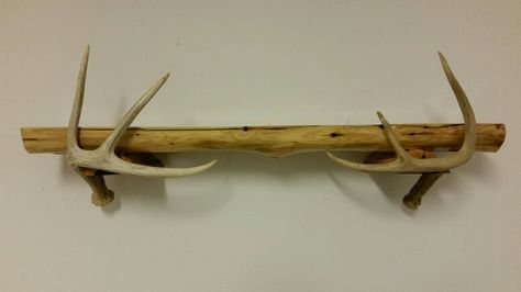 Red cedar shelf with shed antlers.  Made from old fence posts.  Love it Elk Shed Antler Display Ideas, Diy With Antlers, How To Display Antlers, Deer Rack Decor Ideas, Deer Antler Shelf, Antler Coat Hooks, Antler Display Wall, Deer Antlers Crafts, Hanging Deer Antlers On Wall