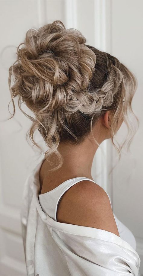 Homecoming Hair Ideas Up, Hair Up For Bridesmaids, Short Hair Ideas For Homecoming, Homecoming Hairstyles Buns, Prom Hairstyles Up Do, Updue Hairstyles For Prom, Updo With Braids And Curls, Updo Hairstyles For Wavy Hair, Formal High Bun Updo