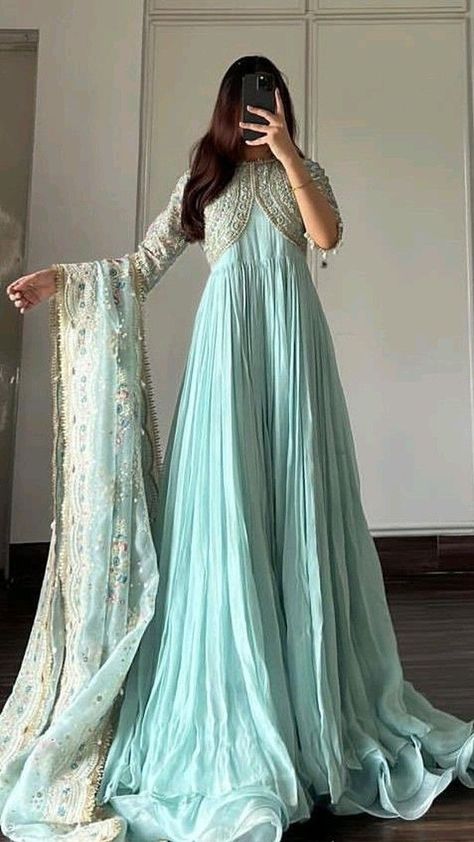 Fancy Outfits For Wedding, Pakistani Shaadi Outfit, Long Kurti Design, Pakistani Designer Dress, Traditional Dresses Indian, Maxi Dress For Wedding, Indian Long Dress, Gowns Dresses Indian, Maxi Dress Indian